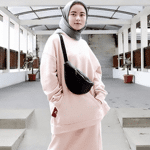 Busana Hijab dengan Bawahan Rok Panjang