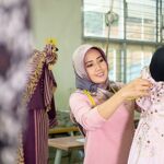 7 Model Gamis Terbaru yang Wajib Kamu Coba dan Kamu Miliki untuk Tampil Stylish dan Syar’i