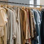 7 Alasan Mengapa Baju Baru Harus Dicuci Sebelum Digunakan