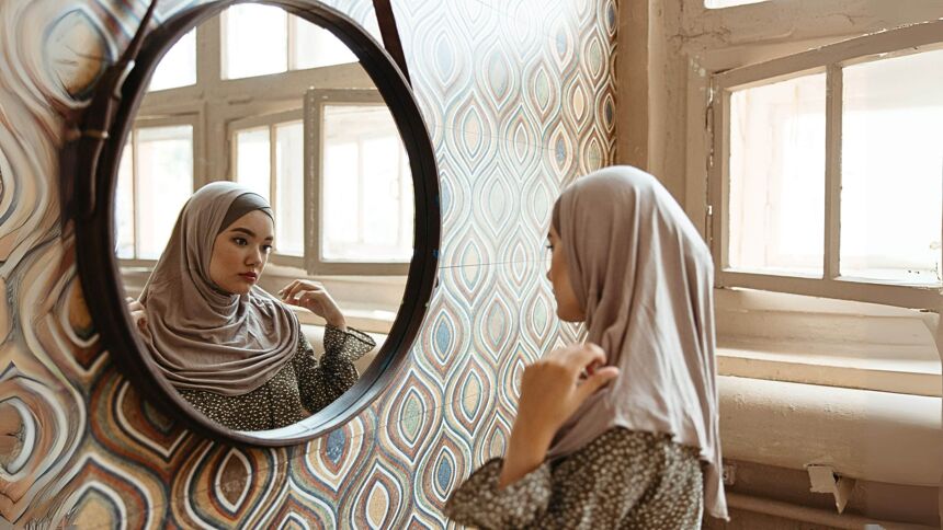 6 Inspirasi OOTD Berhijab Casual ala Selebgram untuk Pergi Hangout