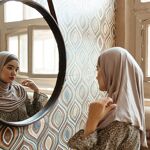 6 Inspirasi OOTD Berhijab Casual ala Selebgram untuk Pergi Hangout