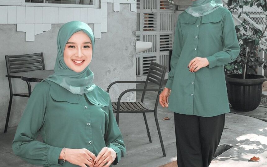 Inspirasi OOTD Celana Hitam Berhijab, Cocok buat Ngantor