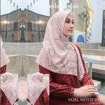 Tren Hijab Segi Empat: Gaya Modern yang Wajib Dicoba