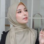 Ini 11 Warna Jilbab yang Cocok untuk Baju Hitam, Simak Yuk!