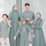 4 Ide Baju Sarimbit Ethica Kompakan dengan Keluarga Saat Lebaran di Sampang